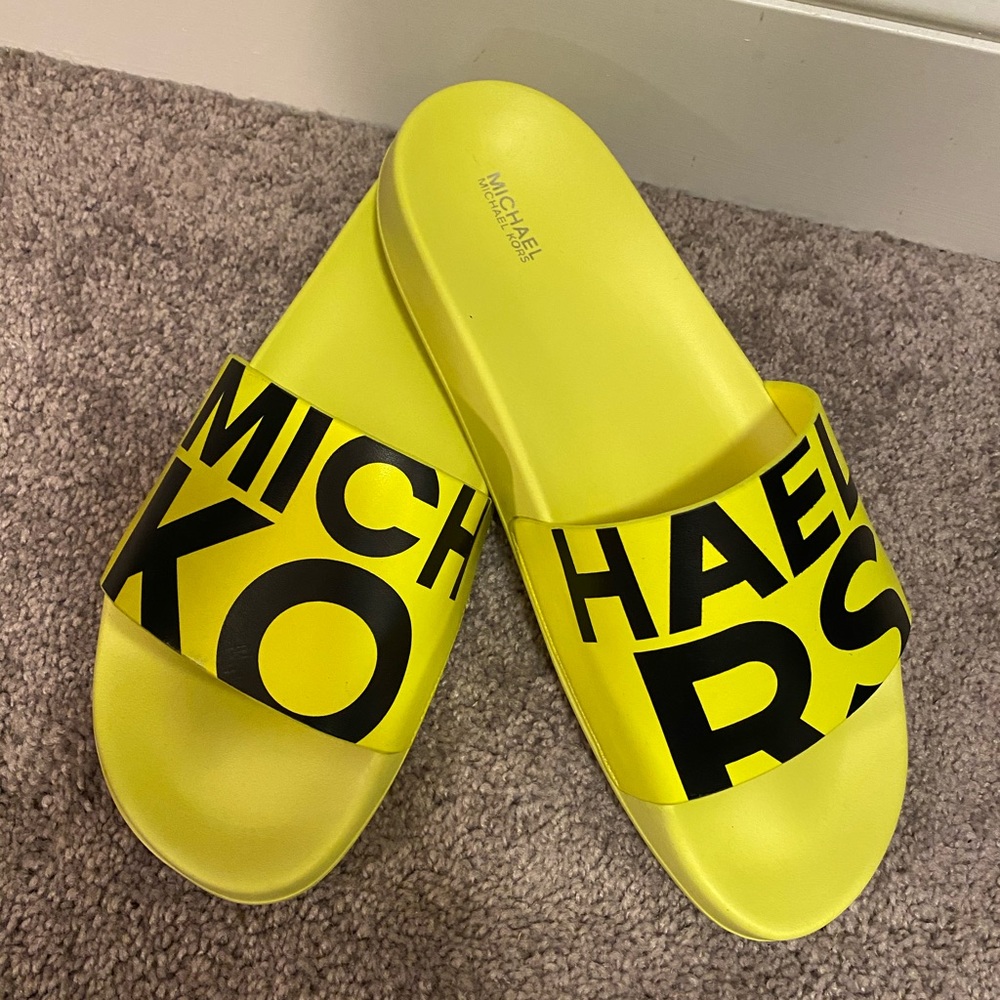Michael Kors slides✨